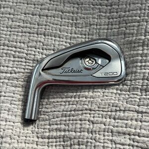 Titleist T200 5 iron club head (lefty)